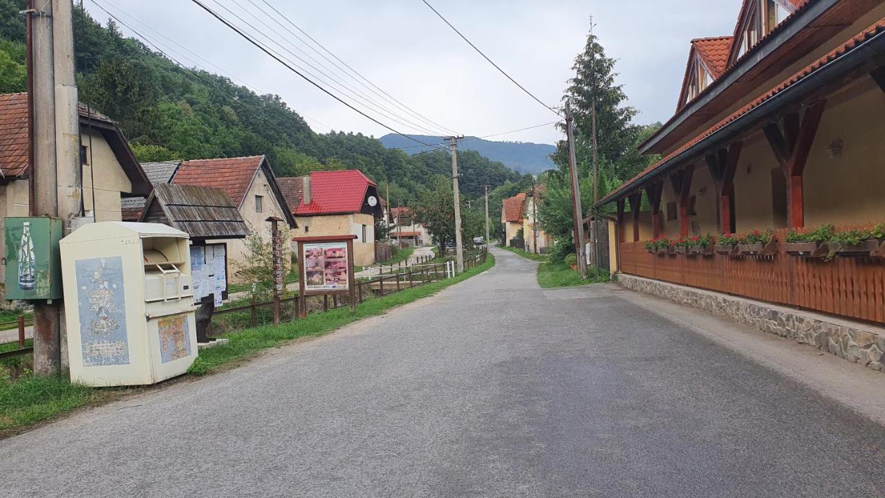Penzión pri studničke Omastiná Exterior foto